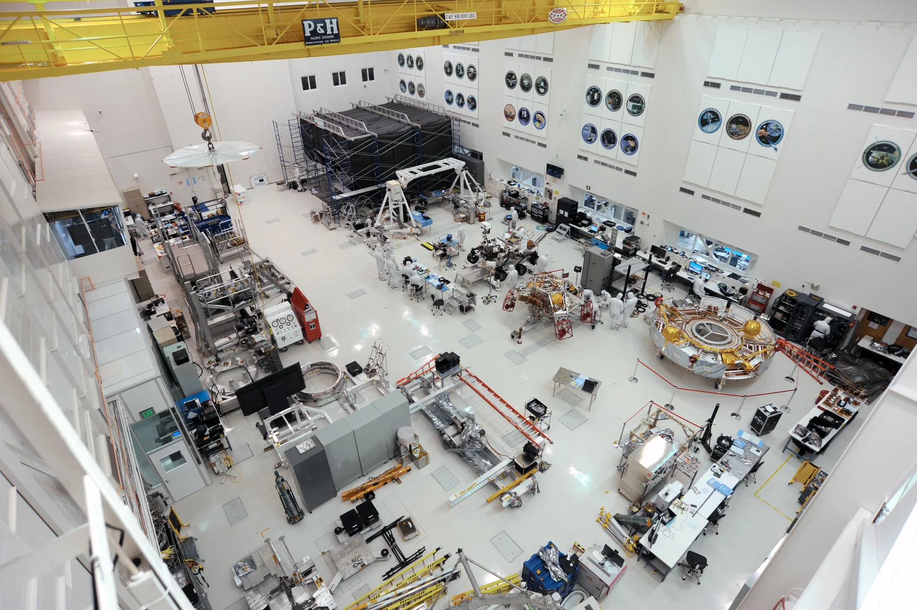 High Bay 1 de la Spacecraft Assembly Facility du JPL en novembre 2019, pendant l’assemblage de Mars 2020. Archive NASA/JPL-Caltech, PIA23519.