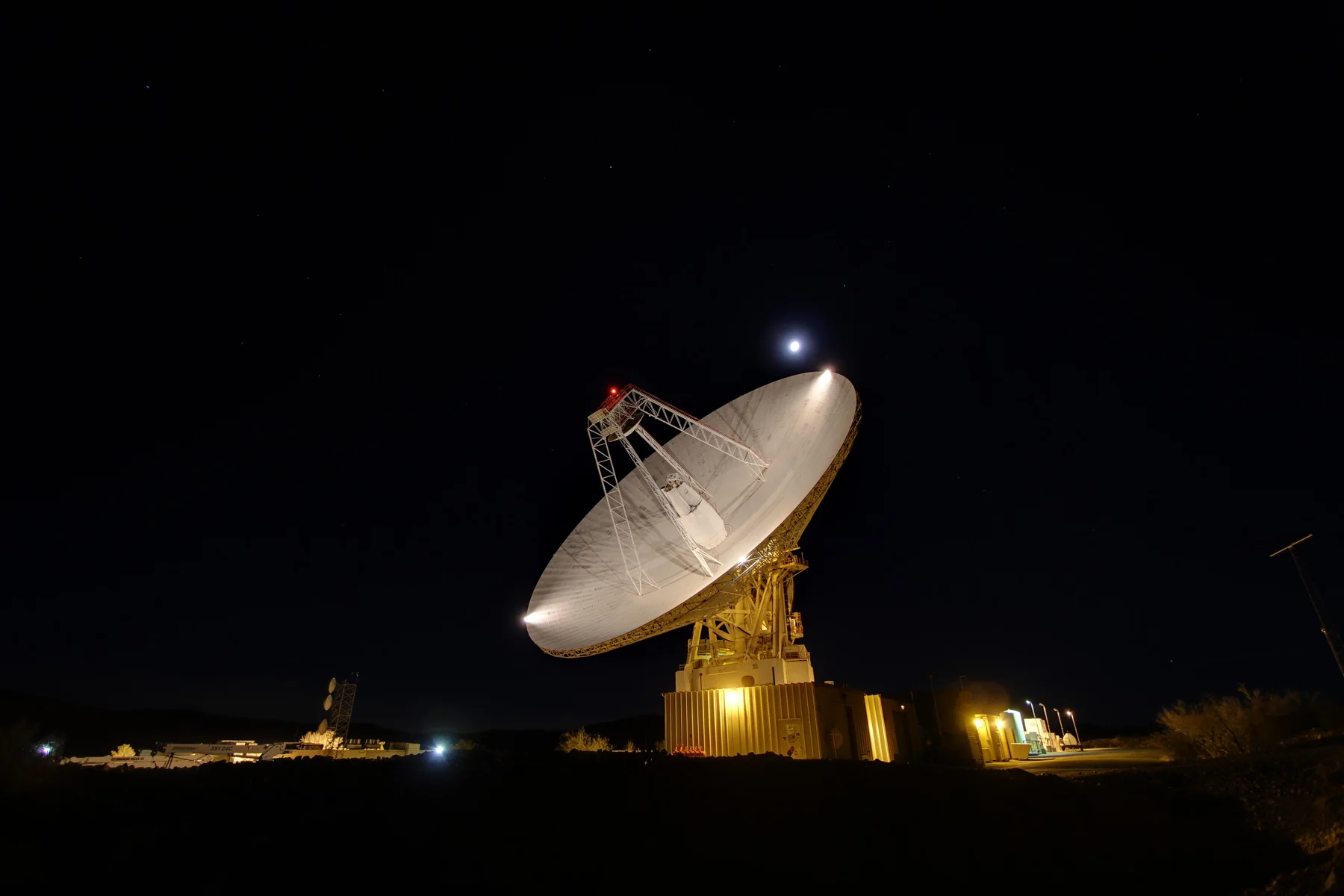 Antenne de 70 mètres de Goldstone, composante du Deep Space Network.