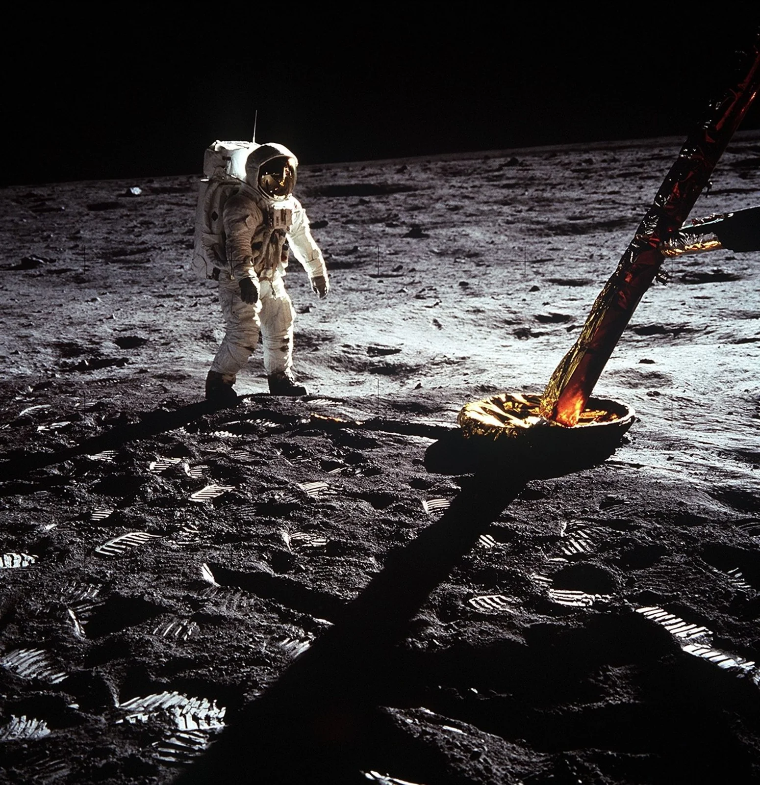 Buzz Aldrin sur la surface lunaire pendant Apollo 11, photographie d’archive de la NASA prise par Neil Armstrong.